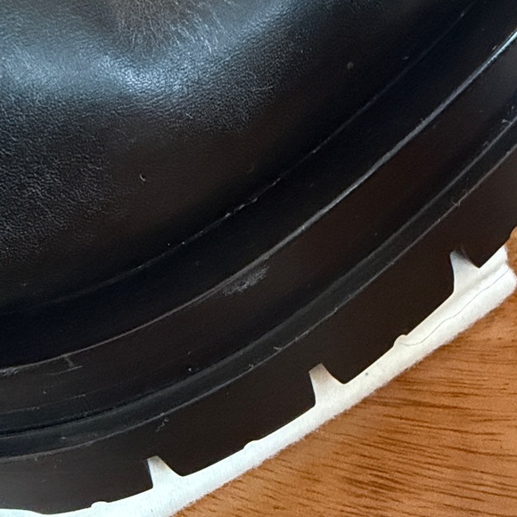 Authentic Bottega Veneta Black Leather Lug Chelsea Boots - Picture 14 of 16